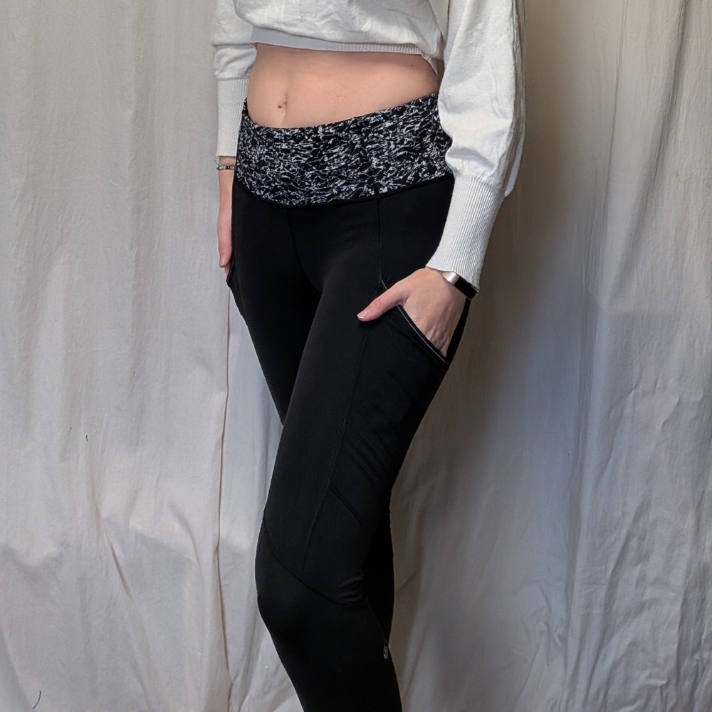 Lululemon Speed Up Tight Leggings With Black And White Stubble Waistband